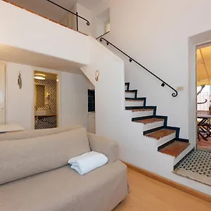 https://le-casasse-vico-mendaro-8.hotelitalianriviera.com